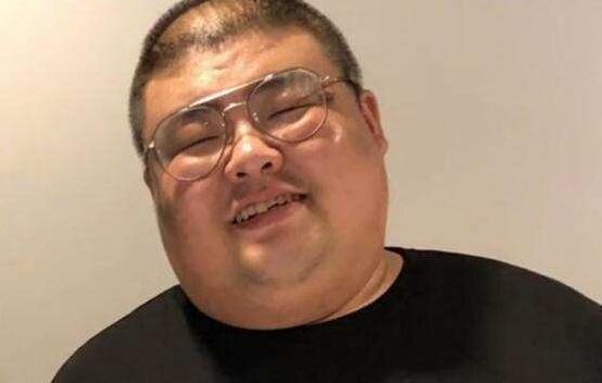 千萬網紅吃播博主泡泡龍去世,曾長期暴飲暴食