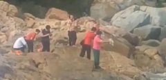 老人組團往海里倒礦泉水饅頭,北京大興出現一只一米長巨型蜥蜴